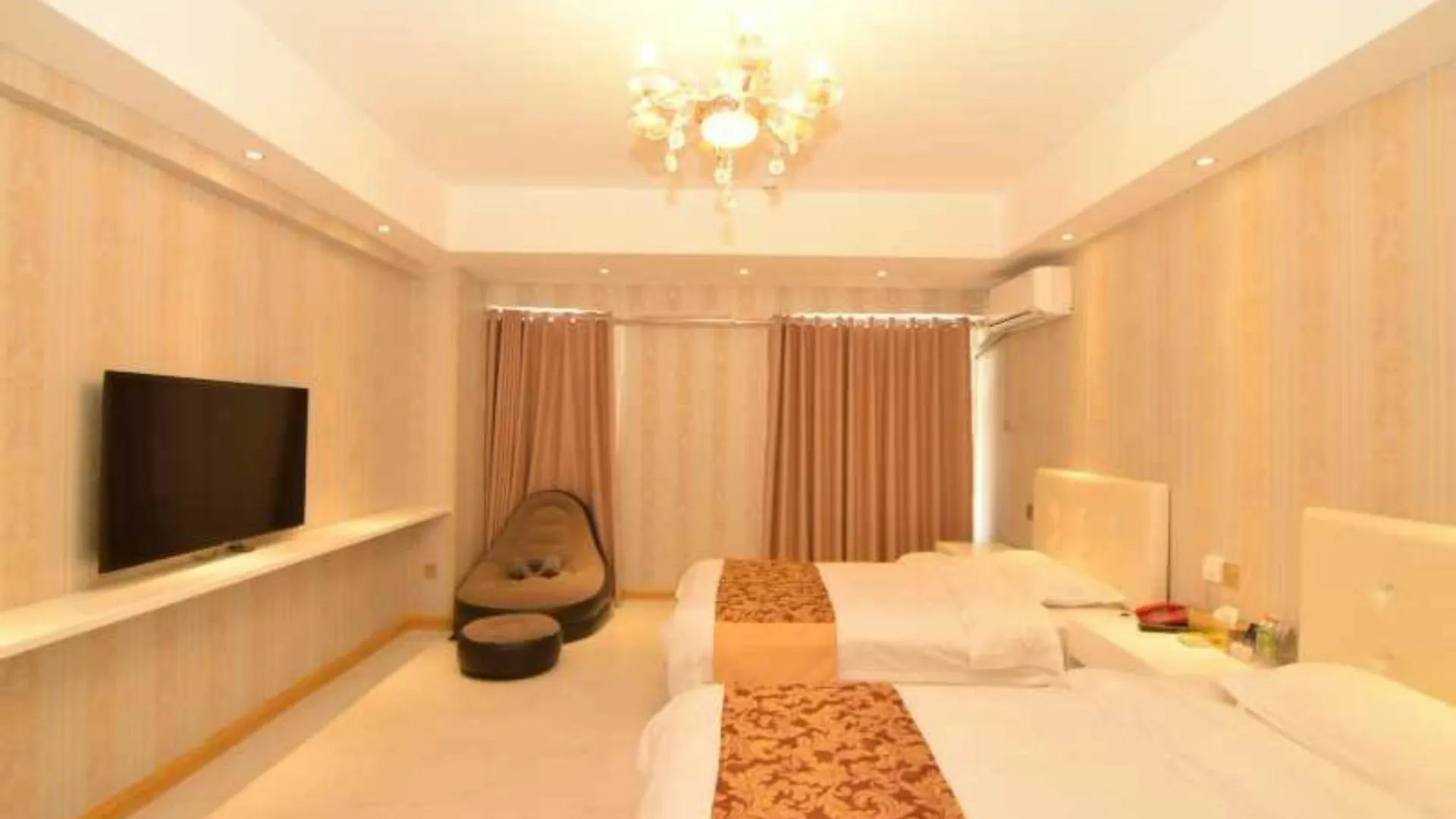 Luoyang Jiayue Theme Hotel